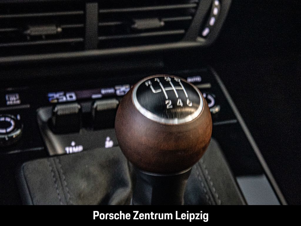 Porsche 992 2025