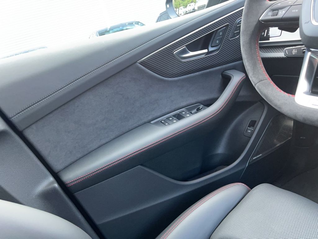 Audi RSQ8 2024