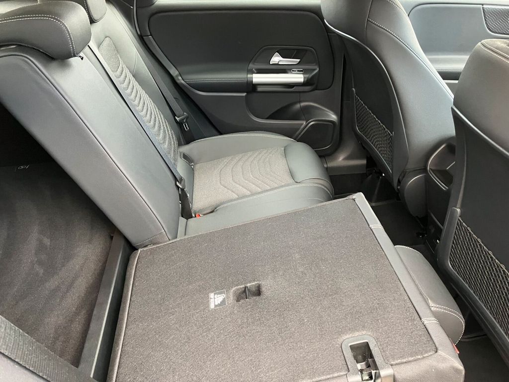 Mercedes-Benz B 200 2024