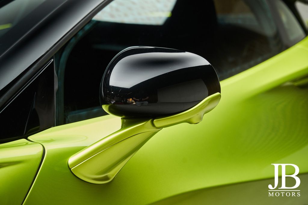 McLaren Artura 2023