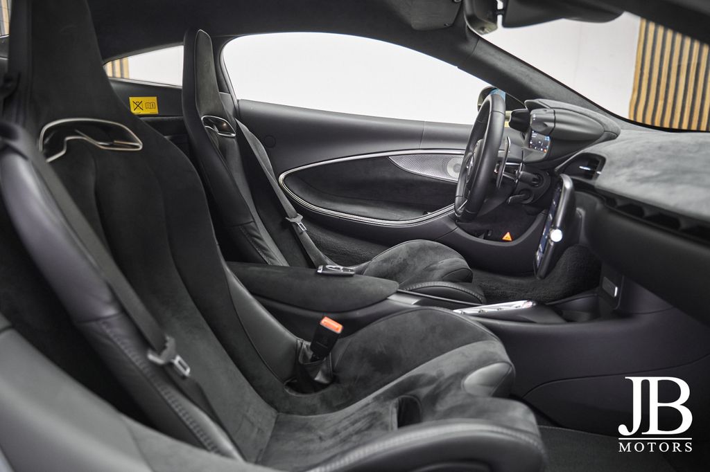 McLaren Artura 2023