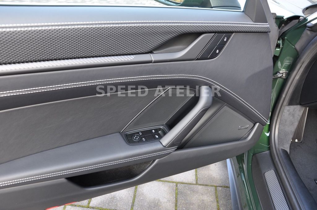Porsche 992 2025