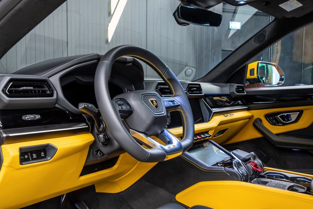 Lamborghini Urus 2025