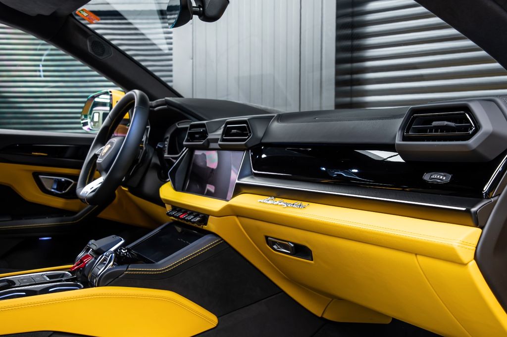 Lamborghini Urus 2025