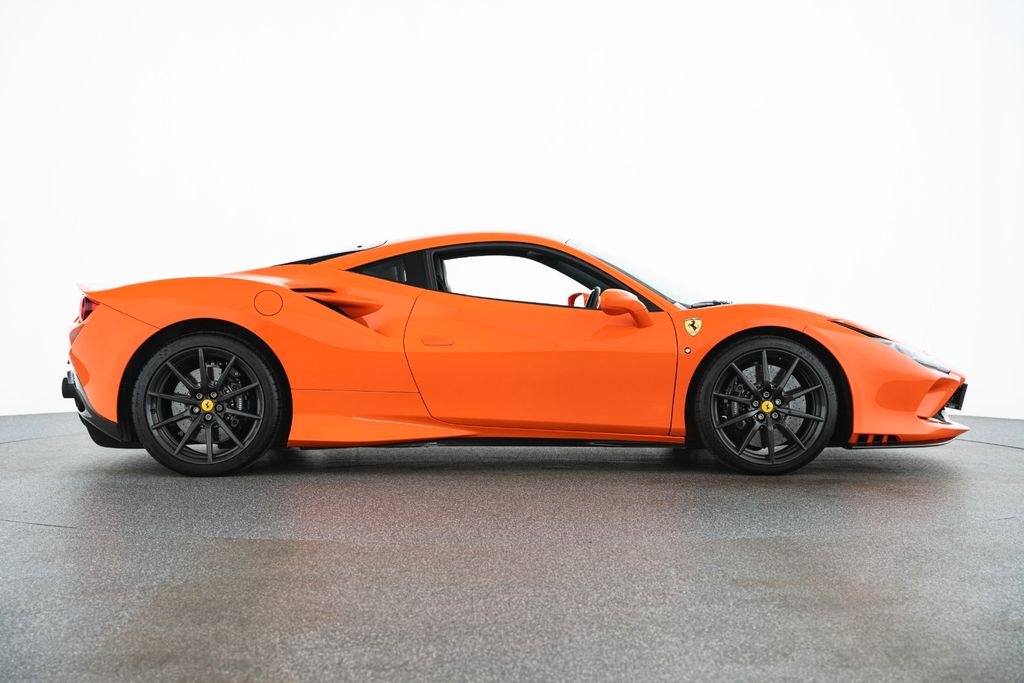 Ferrari F8 2022