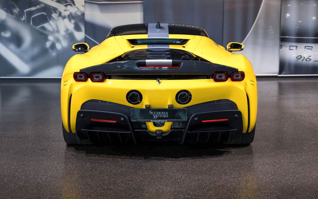 Ferrari SF90 2024
