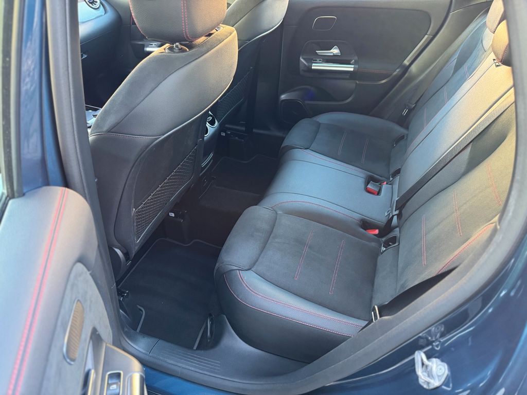 Mercedes-Benz GLA 200 2021