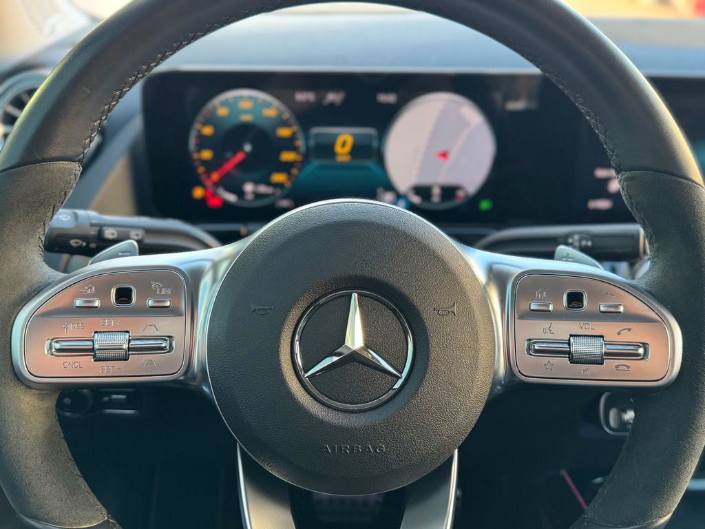 Mercedes-Benz GLA 200 2021