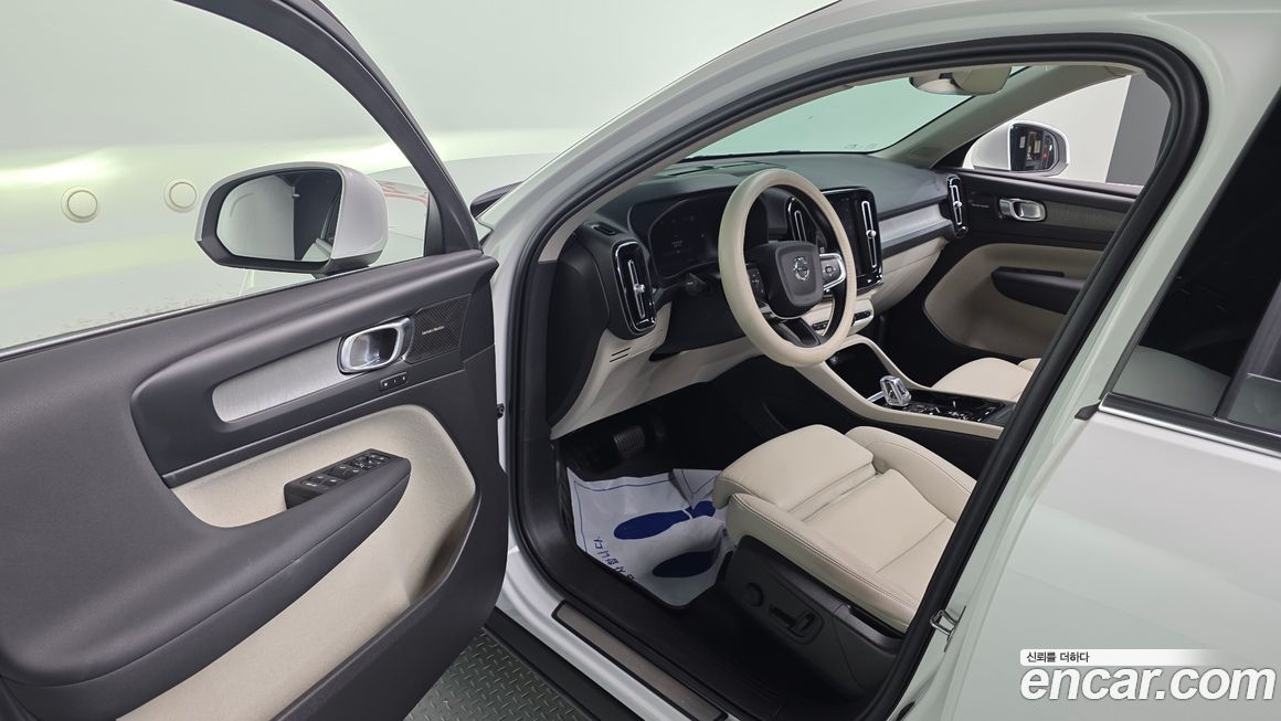 Volvo XC40 2023