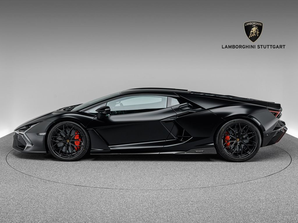 Lamborghini Revuelto 2025