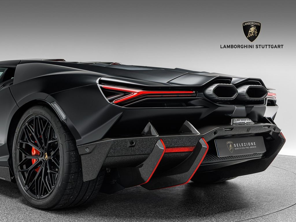Lamborghini Revuelto 2025