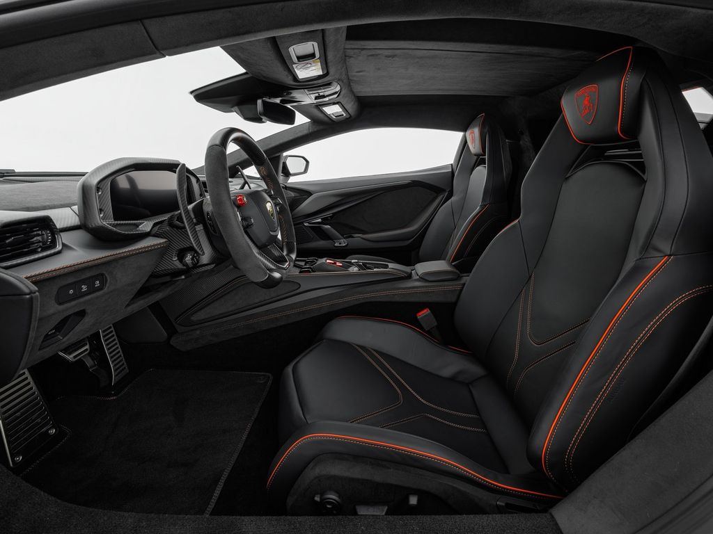 Lamborghini Revuelto 2025