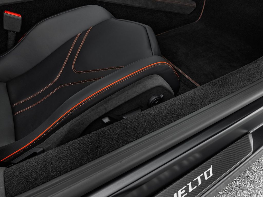 Lamborghini Revuelto 2025