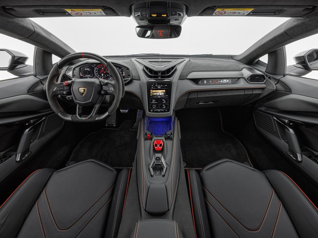 Lamborghini Revuelto 2025