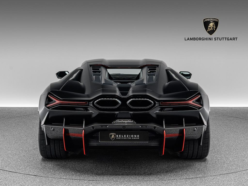 Lamborghini Revuelto 2025