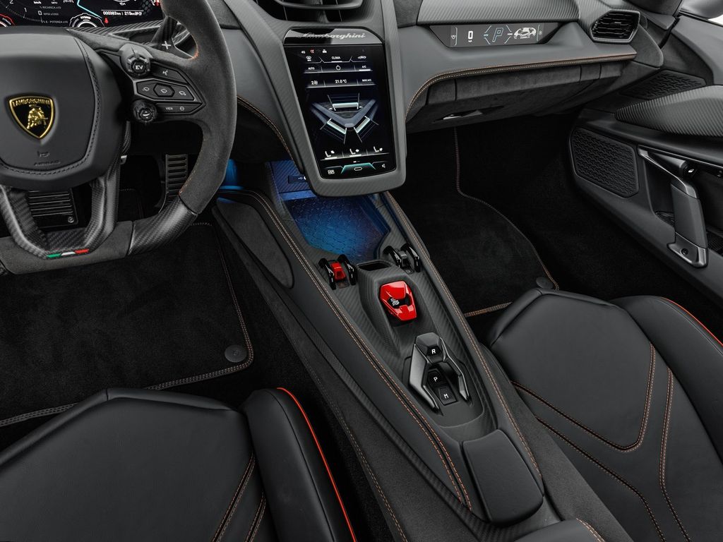 Lamborghini Revuelto 2025