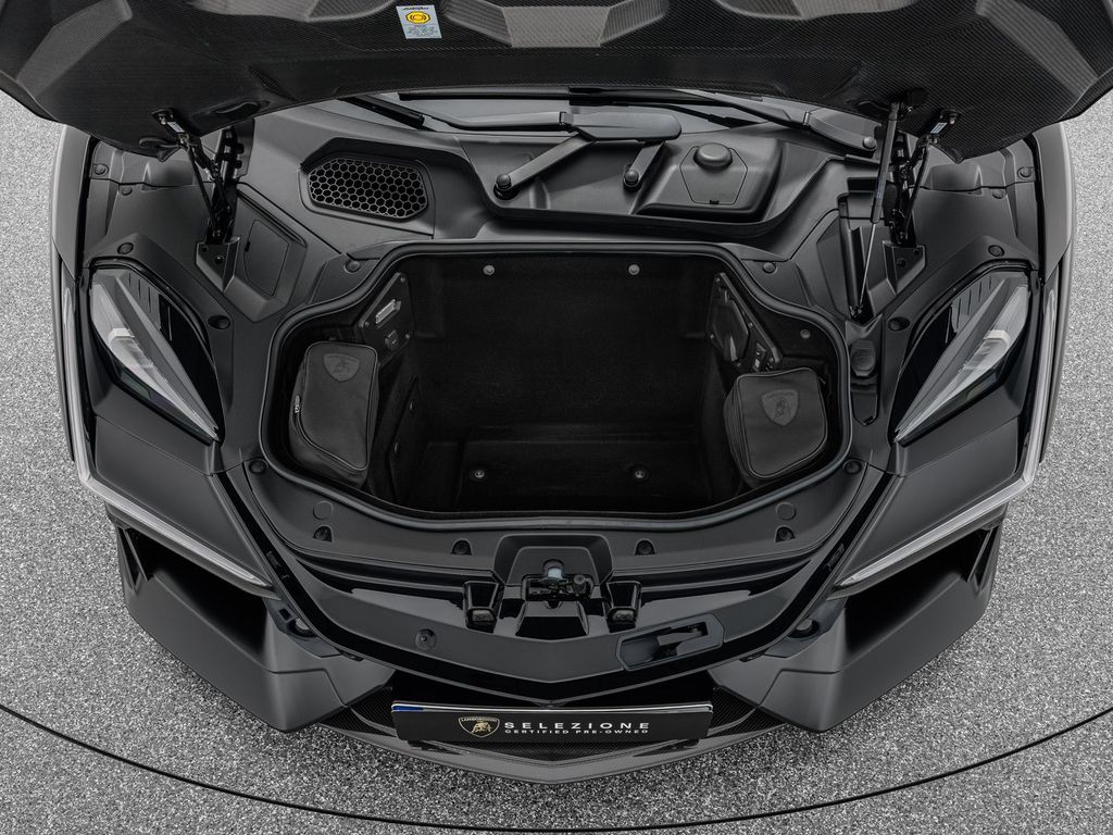 Lamborghini Revuelto 2025