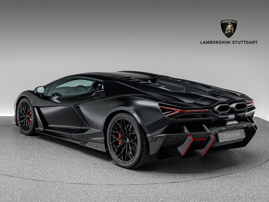Lamborghini Revuelto 2025