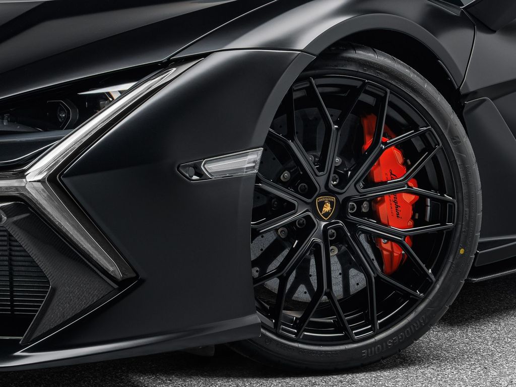 Lamborghini Revuelto 2025