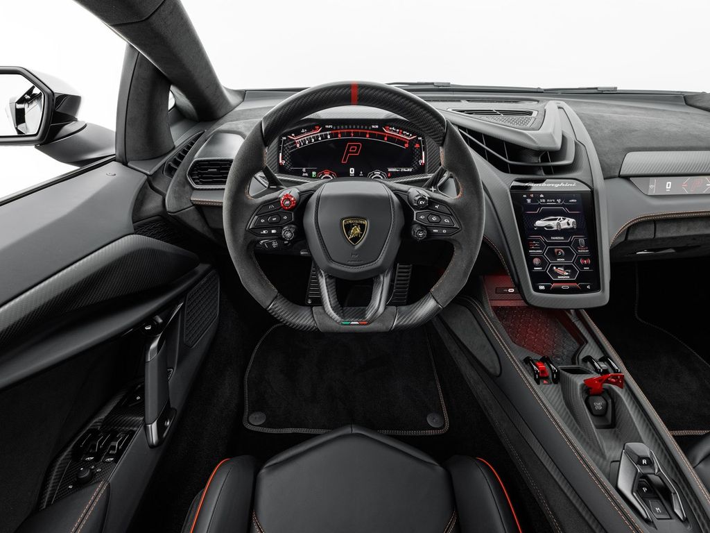 Lamborghini Revuelto 2025