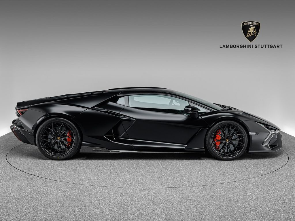 Lamborghini Revuelto 2025