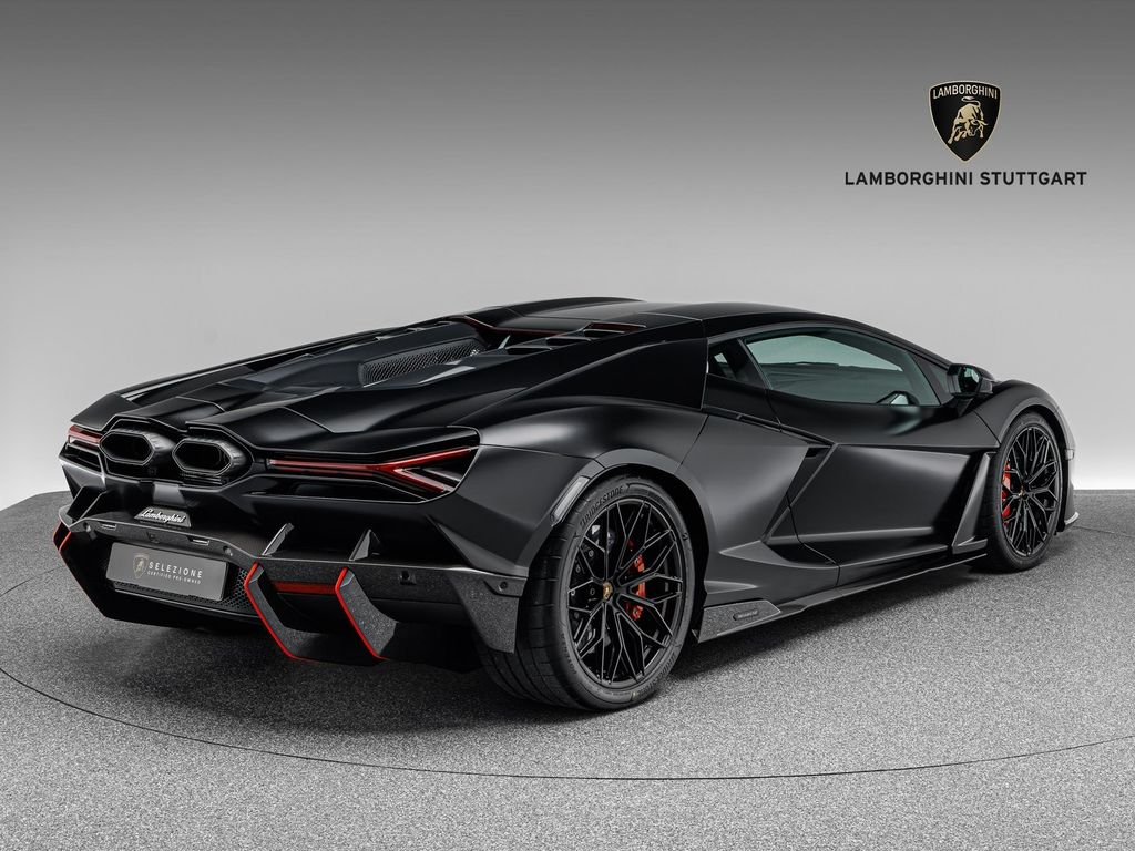 Lamborghini Revuelto 2025