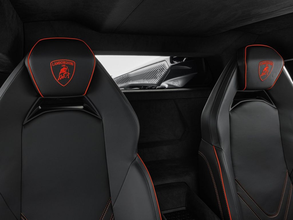 Lamborghini Revuelto 2025