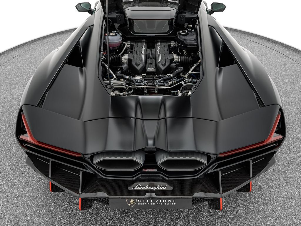 Lamborghini Revuelto 2025