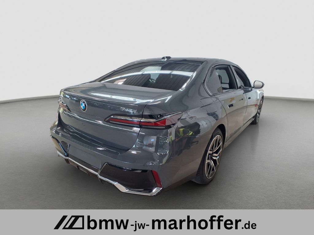 BMW 740 2024