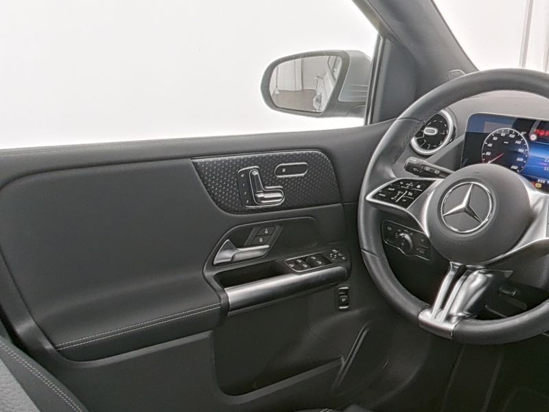 Mercedes-Benz B 220 2024