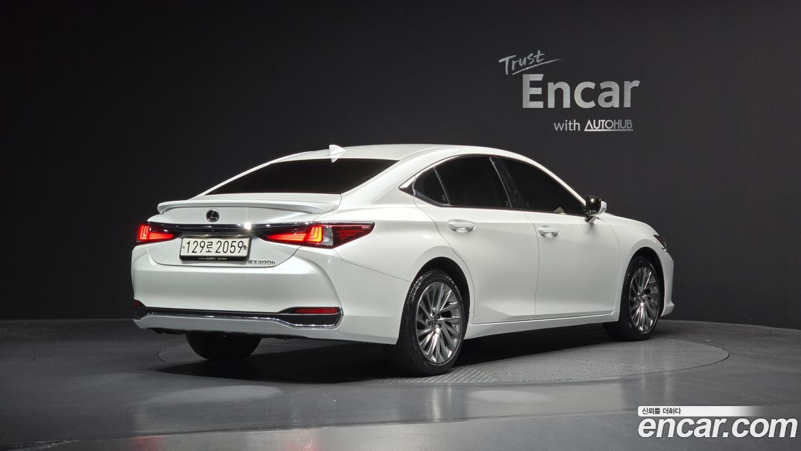 Lexus ES 2023