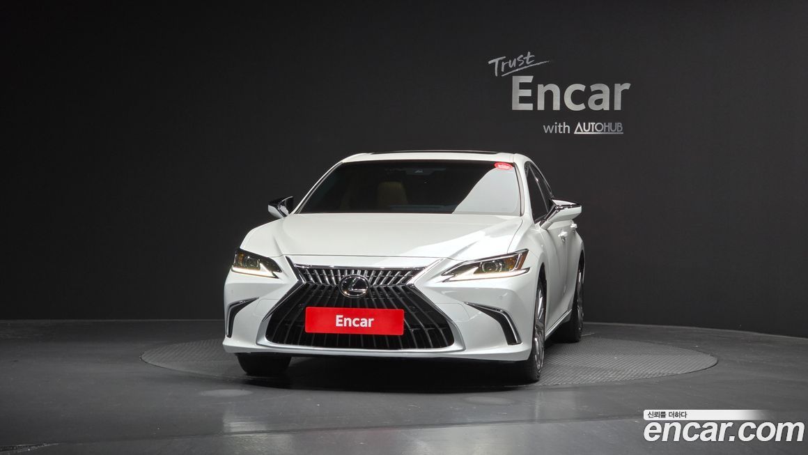 Lexus ES 2023