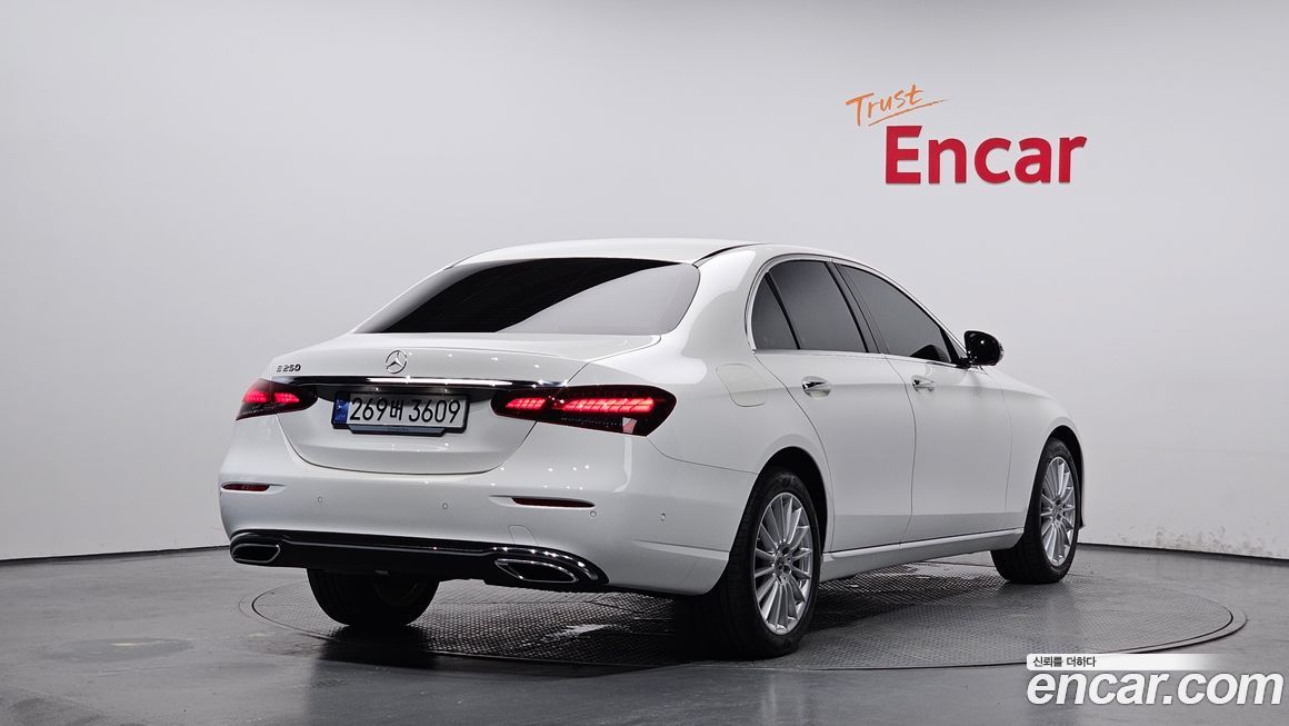 Mercedes-Benz E-Class 2023