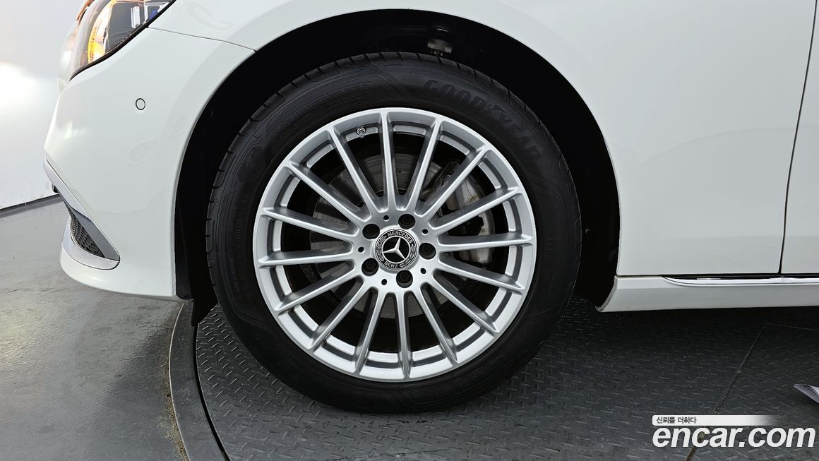 Mercedes-Benz E-Class 2023