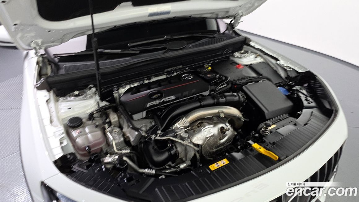 Mercedes-Benz GLB-Class 2023