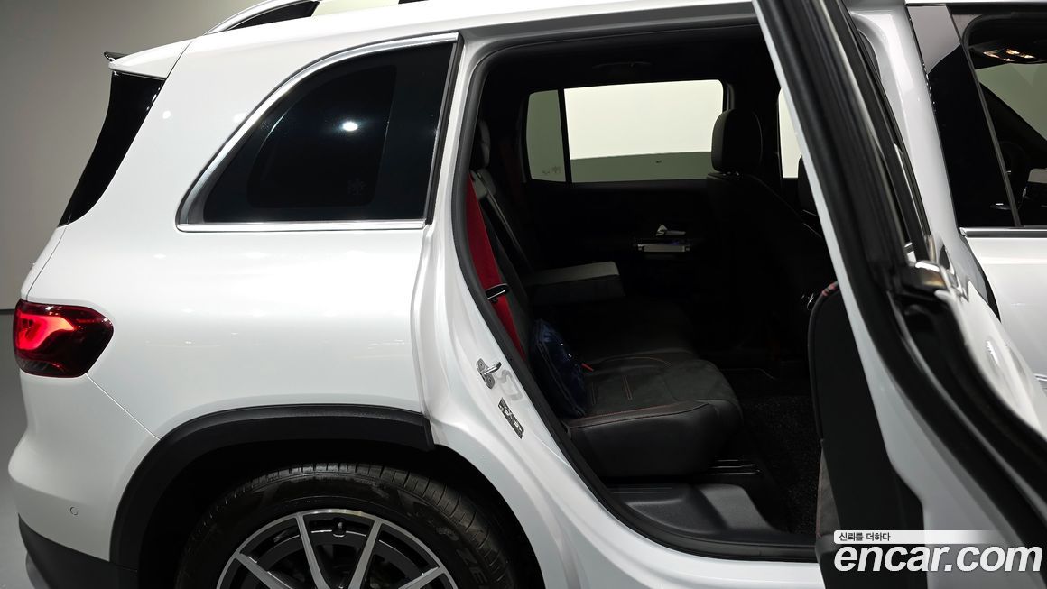 Mercedes-Benz GLB-Class 2023