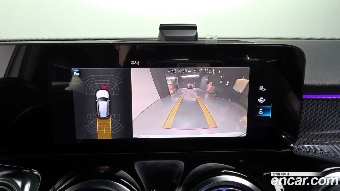 Mercedes-Benz GLB-Class 2023