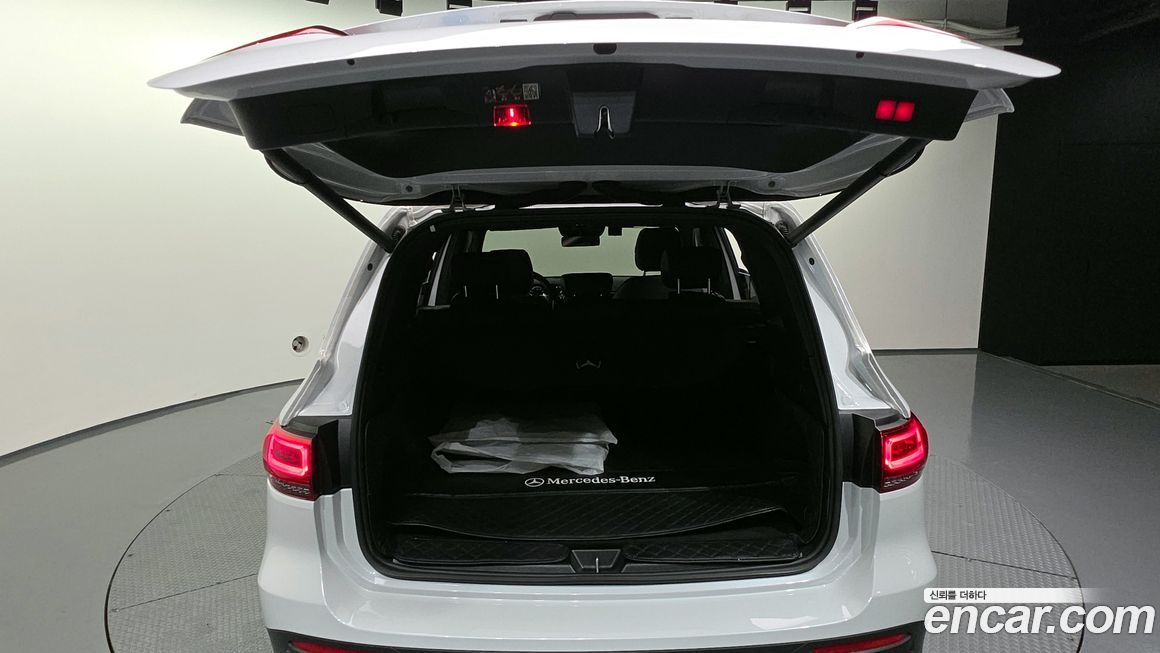 Mercedes-Benz GLB-Class 2023