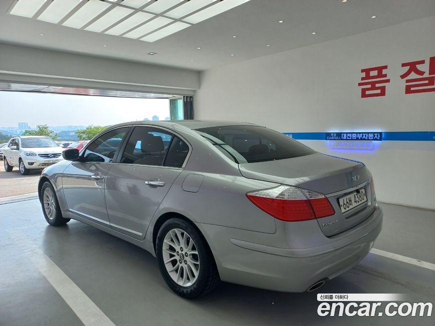 Hyundai Genesis 2010
