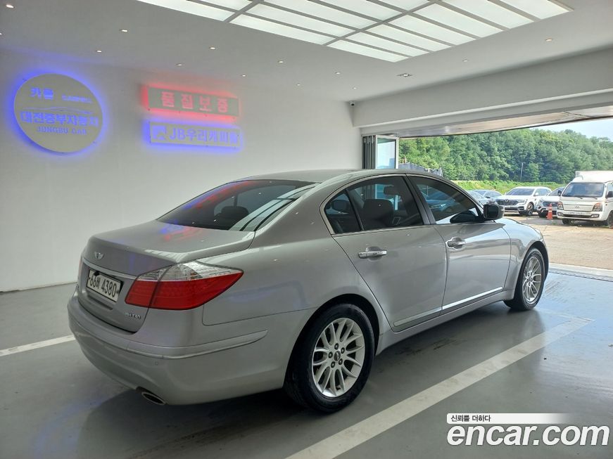 Hyundai Genesis 2010