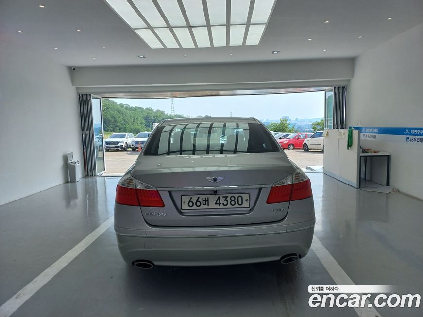 Hyundai Genesis 2010