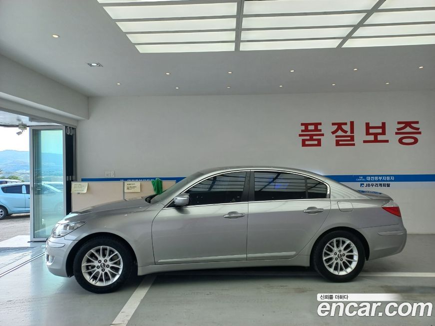 Hyundai Genesis 2010