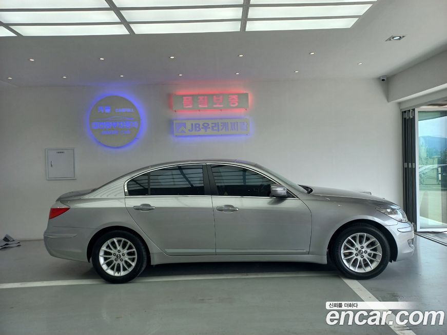 Hyundai Genesis 2010