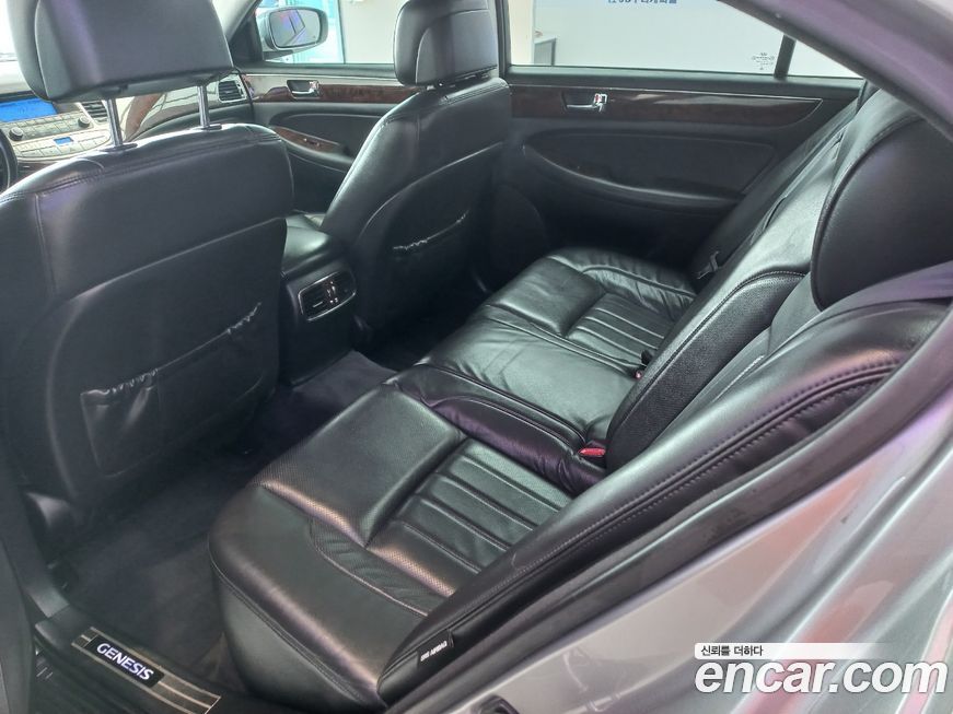 Hyundai Genesis 2010