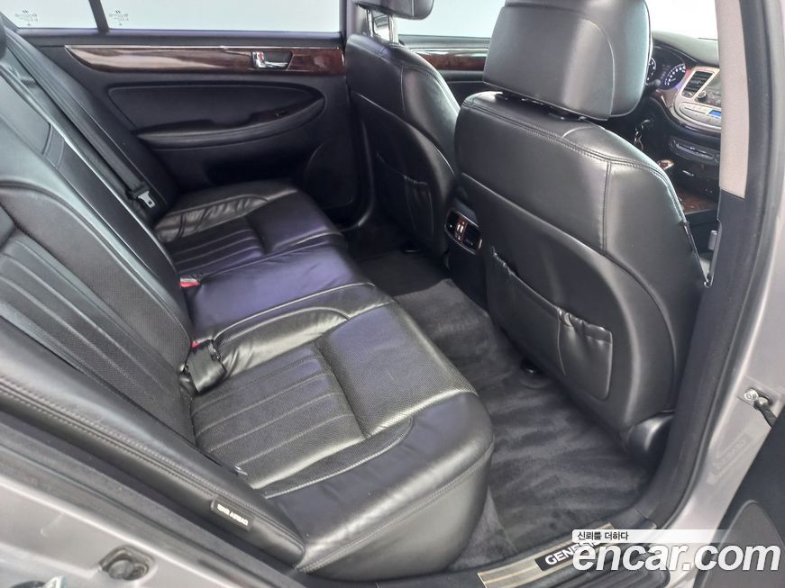 Hyundai Genesis 2010