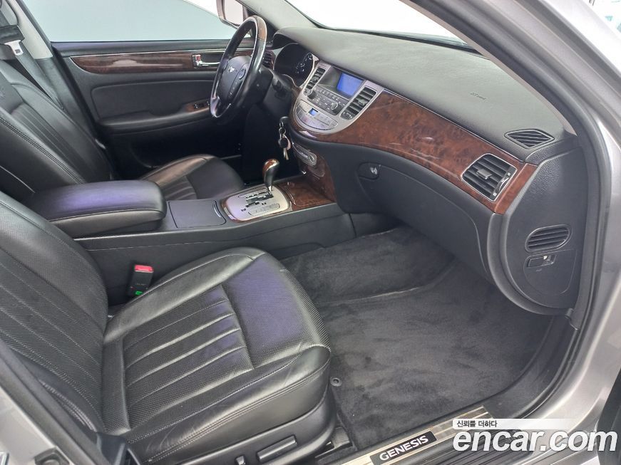 Hyundai Genesis 2010