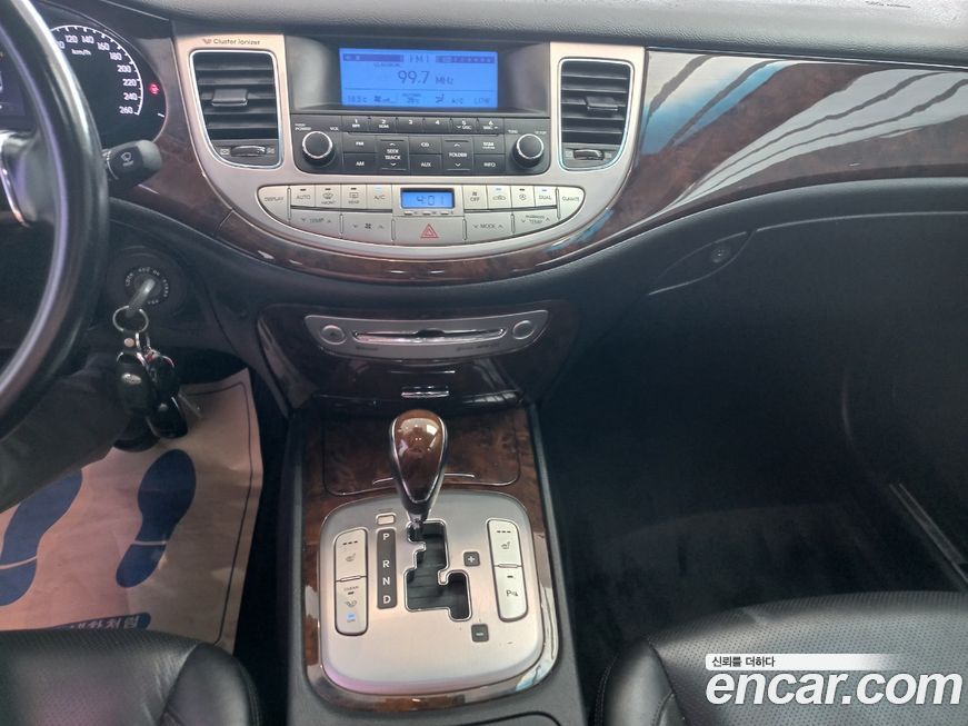 Hyundai Genesis 2010