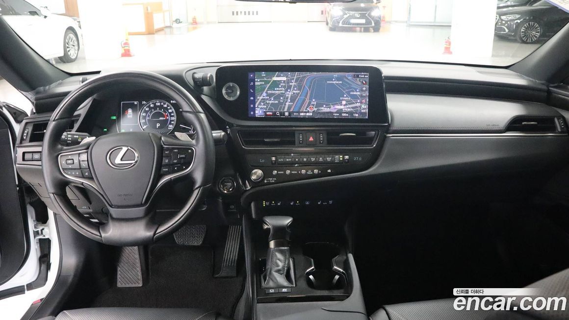 Lexus ES 2025