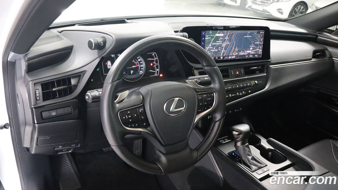 Lexus ES 2025