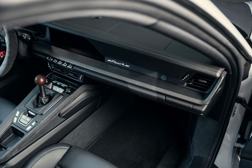 Porsche 992 2025